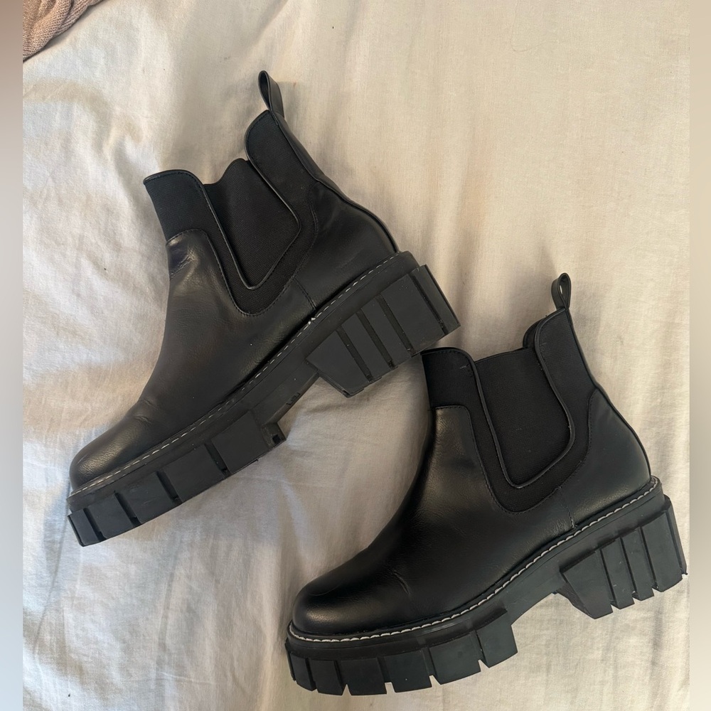 BCBG boots